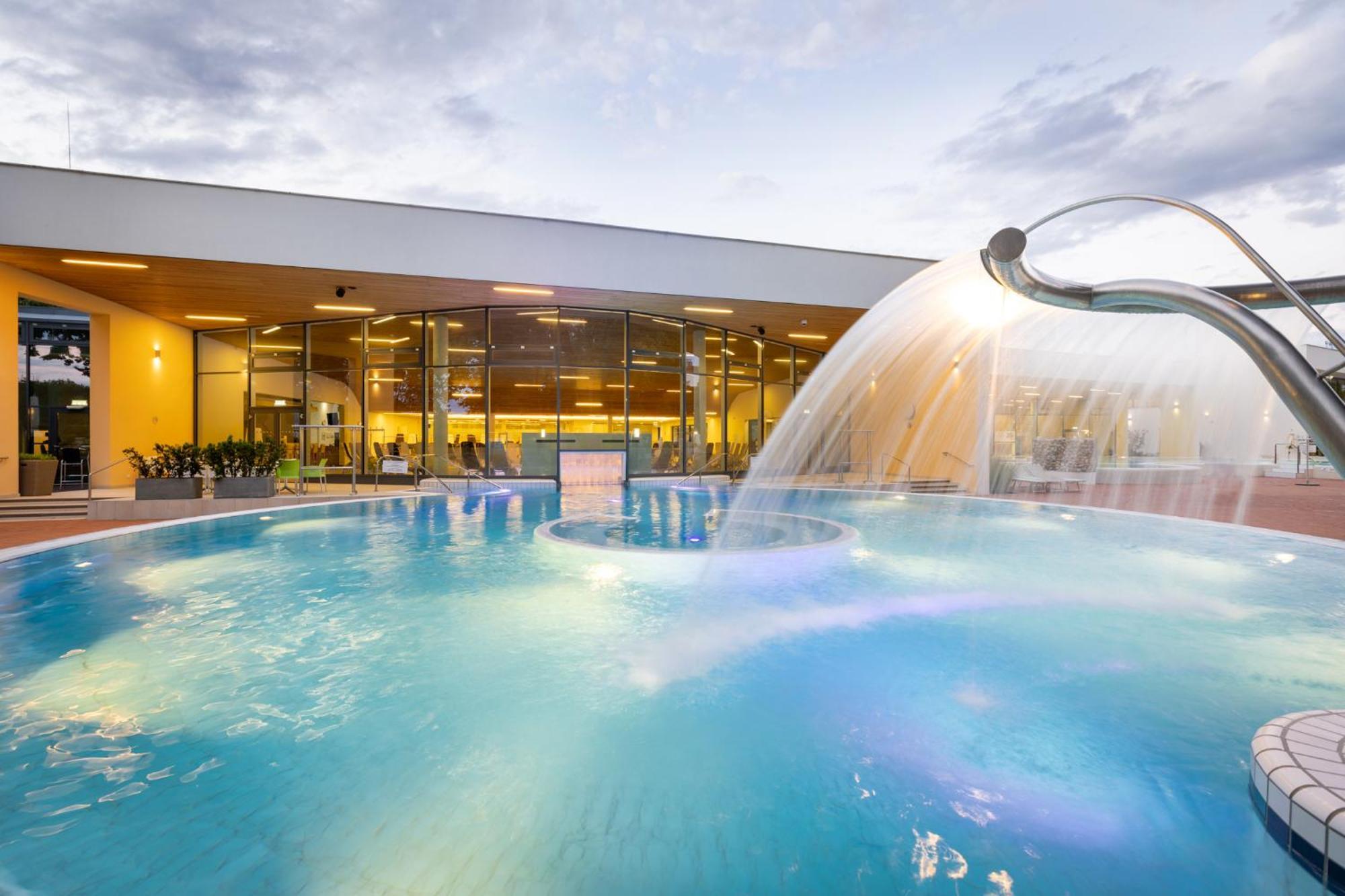 Vitalhotel Der Parktherme - Inkl Thermeneintritt & Sauna Бад-Радкерсбург Экстерьер фото